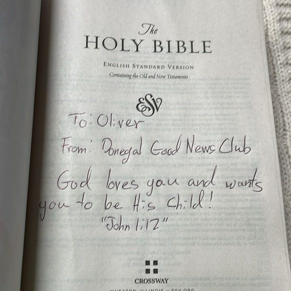 The Holy Bible for Kids 1148 pages with colored images paperback blue cover - Picture 2 of 12